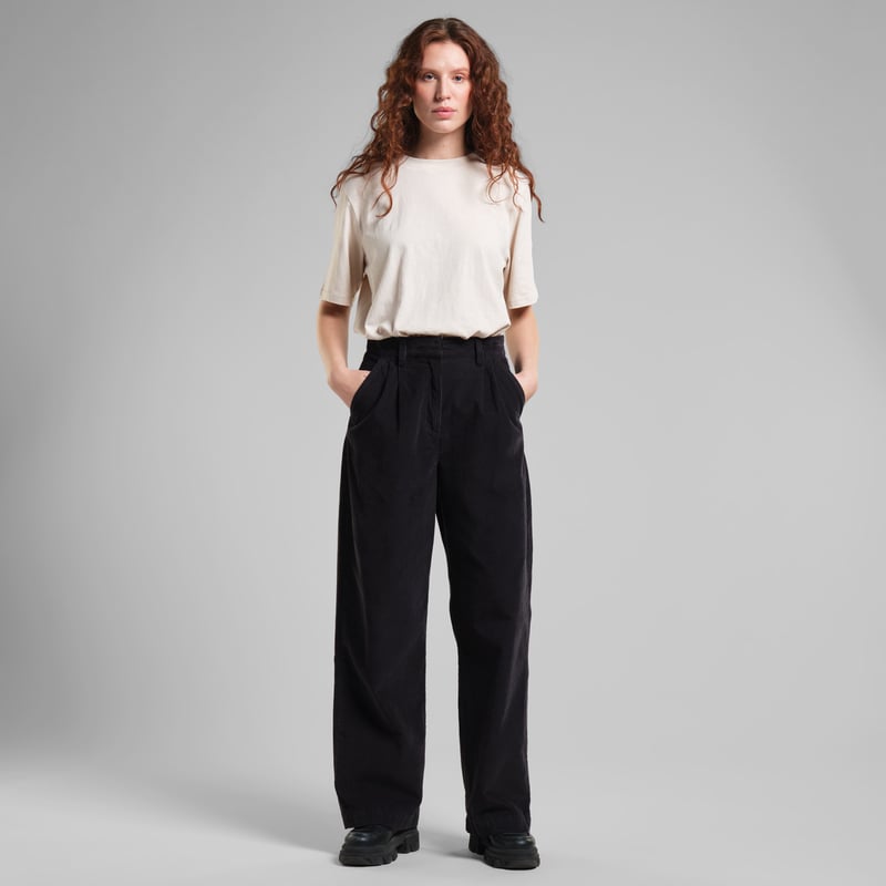 Vickeleby Organic Cotton Corduroy Pleated Trousers in Burgundy Red
