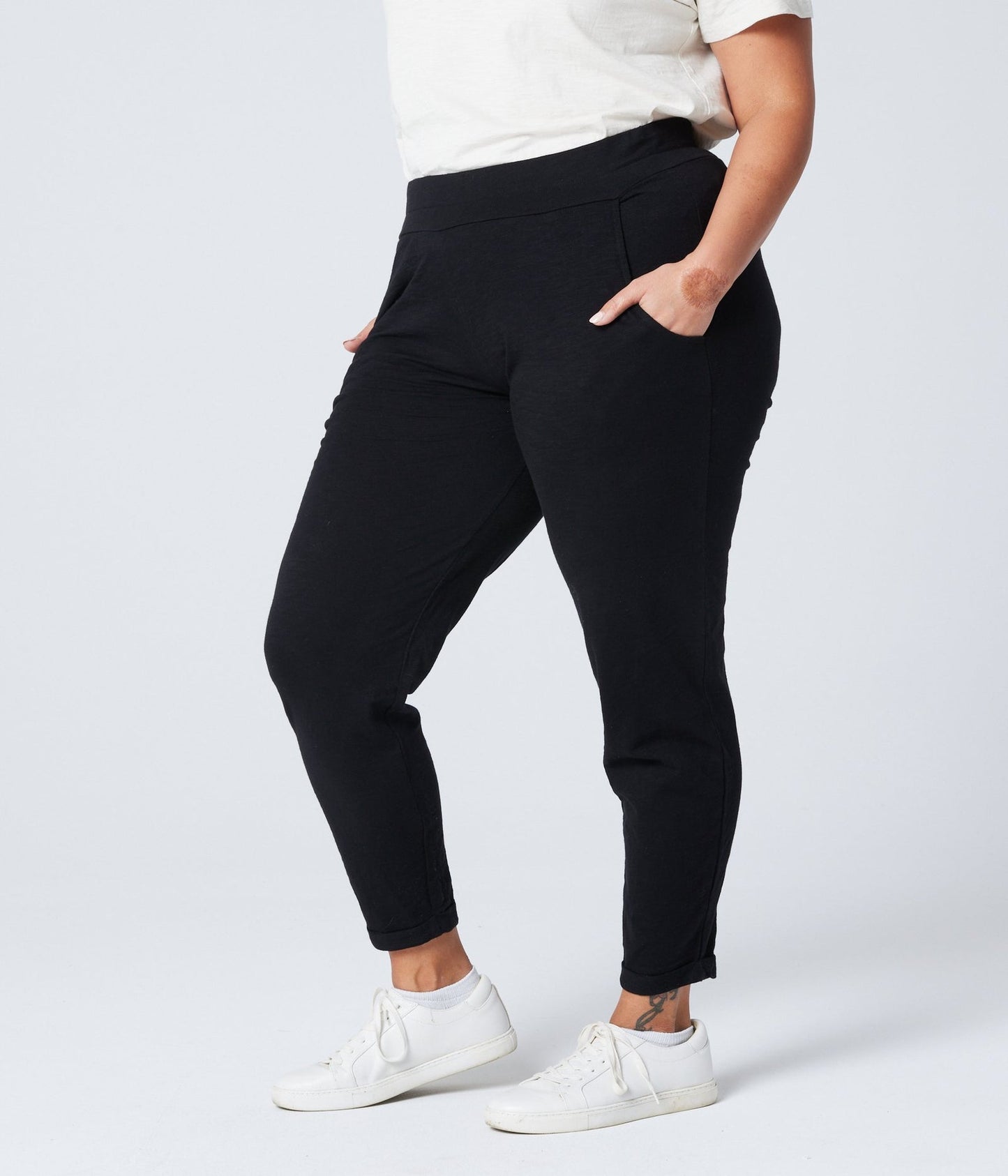 Sequoia Organic Cotton Tapered Leg Elastic Waist Pants in Charcoal