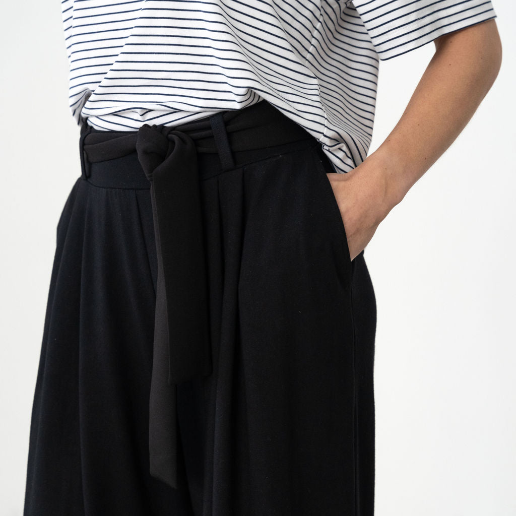 Wanderer Wide Leg Pant in Black